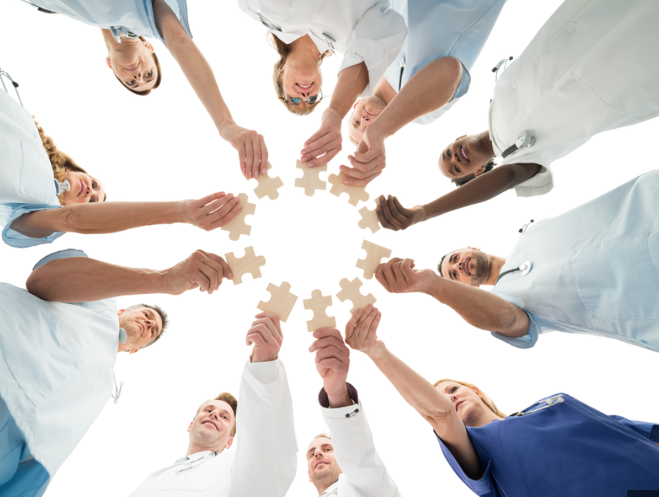 Actief luisteren en vragen stellen in de zorg versterken mensen, werk én organisatie